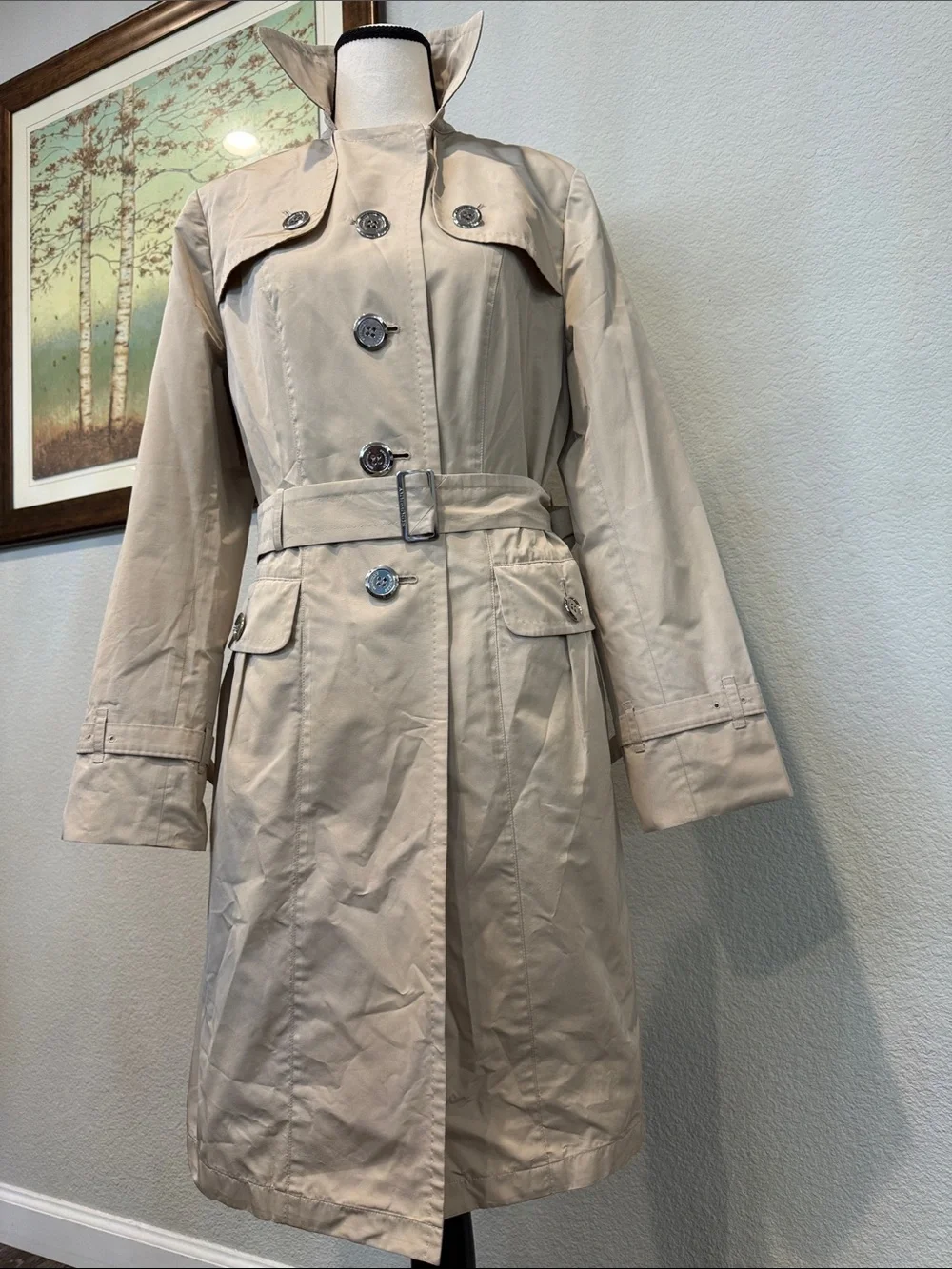 Authentic Burberry Beige Women's Trench Coat with Belt - Picture 3 of 15
